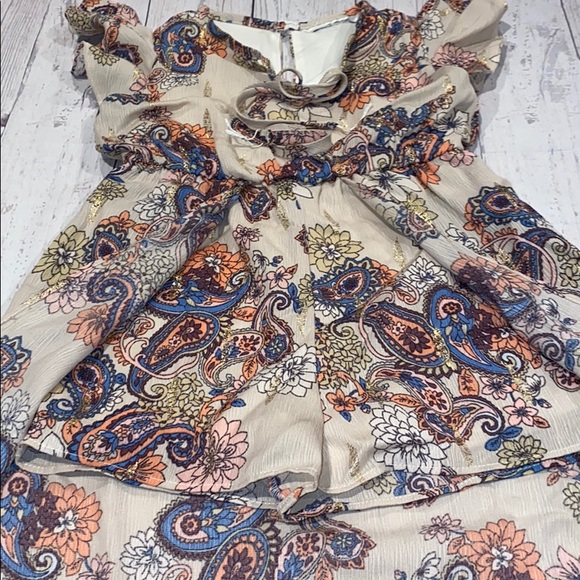 Beautiful romper from dillard’s - Picture 2 of 3